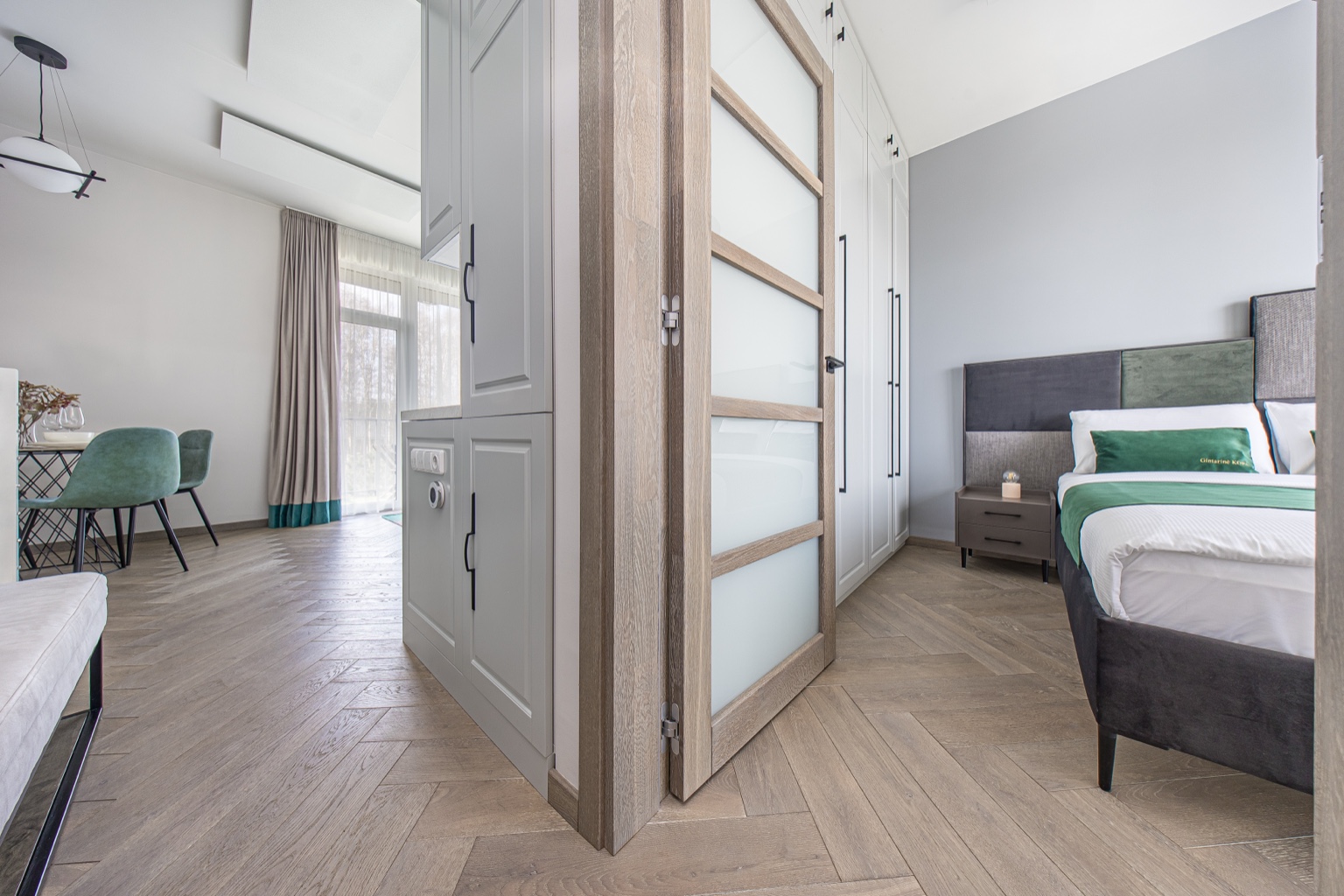 01861DDF 33AD 43D8 B808 9B058B767601