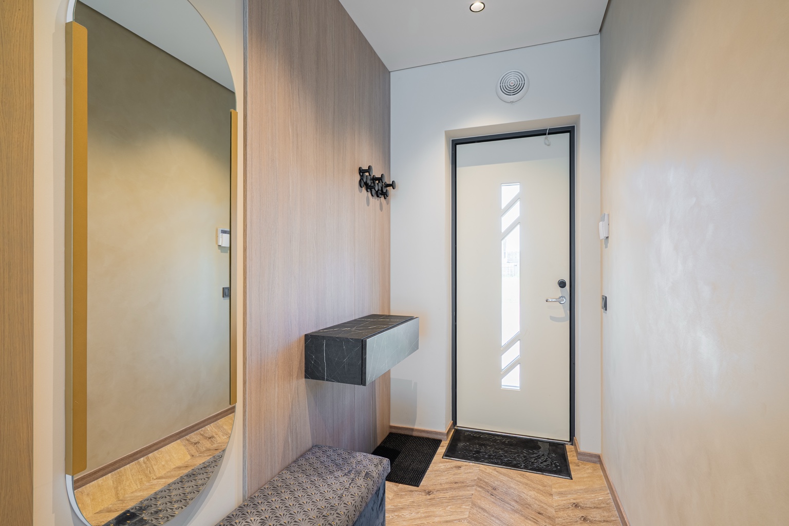 8E7BAC61 8635 40DB B2A2 39A79ED18B44