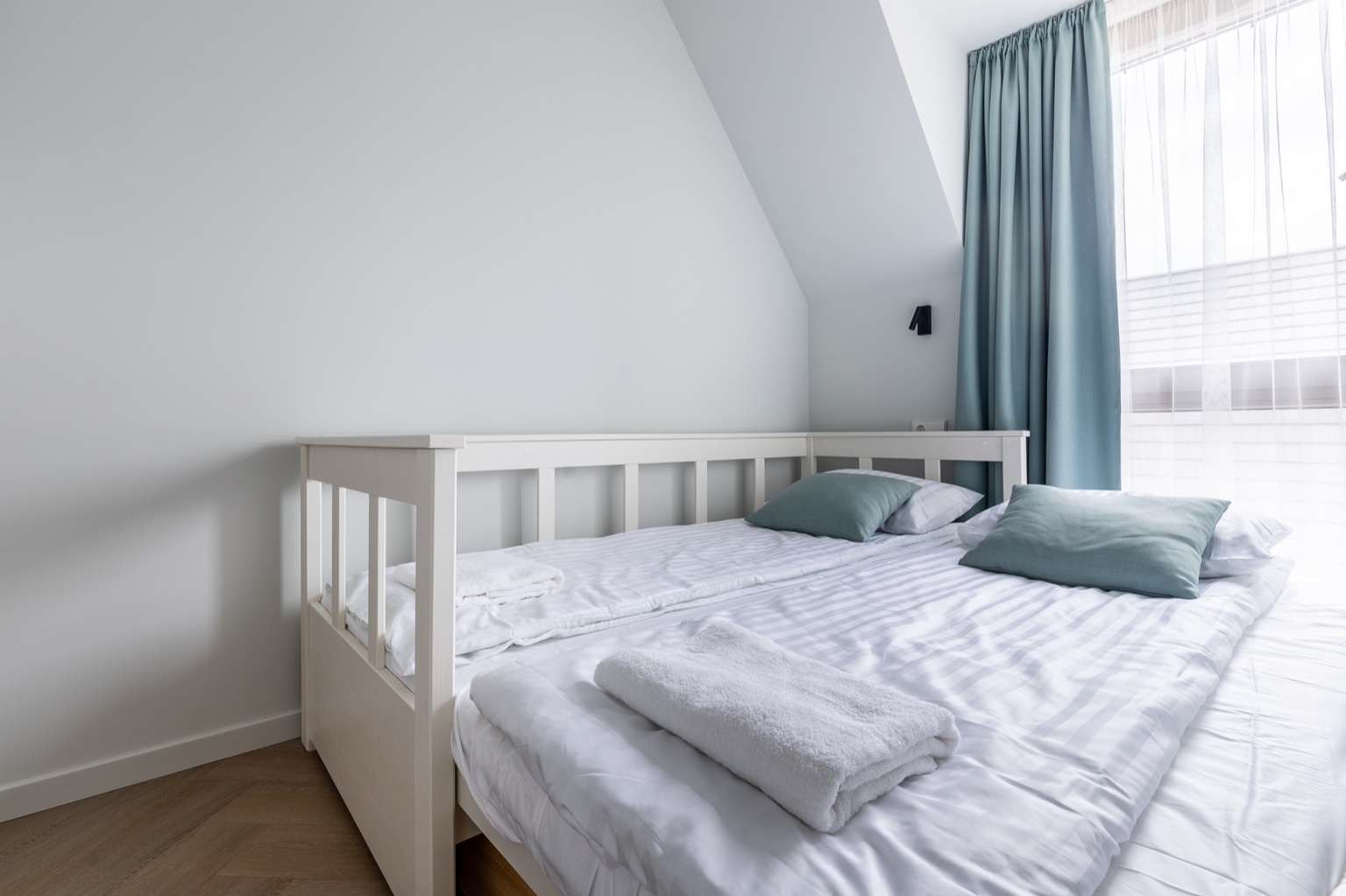 FB7A0165 A5FF 4DAD A2EC 3615D371AA8A